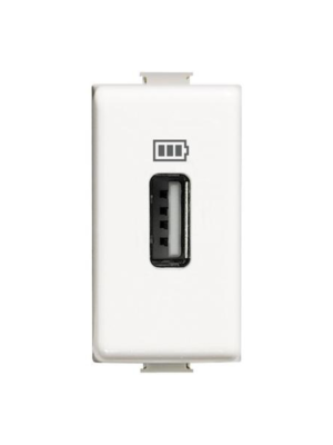 لقمة شاحن USB بتشينو ماتيكس إيدج -أبيض (AM5285C1)